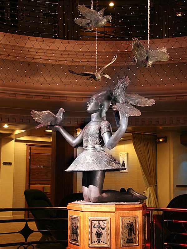 Elena Zaïka, sculpture pour le théâtre Princesse Grâce Monte-Carlo, bronze, H : 150 cm, 2006 (© E. Zaïka)