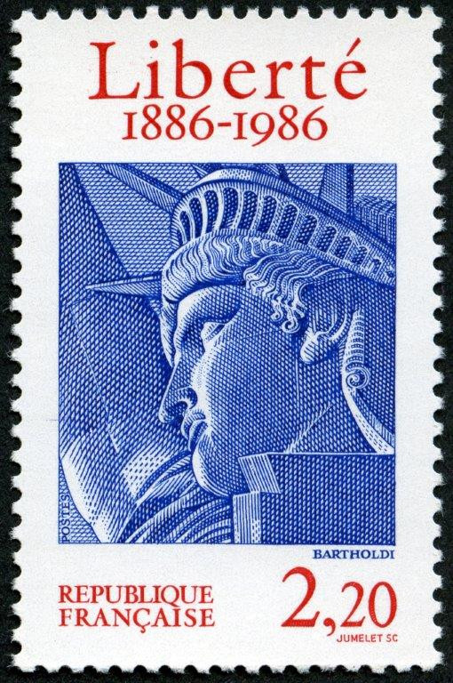 France. Centenaire de l’érection de la statue de la Liberté à New-York. Emission conjointe France – Etats-Unis, 1986 (maquette de Howard Paine d’après des photographies de Peter Kaplan, gravure des deux poinçons de Claude Jumelet, impression taille-douce) (© La Poste / H. Paine / P. Kaplan / C. Jumelet)