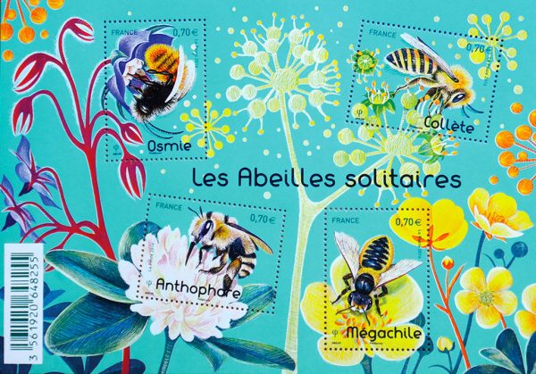 France. Abeilles solitaires, série Nature de France, 2016 (création d’Isabelle Simler, impression héliogravure). Trophée du timbre 2016 pour le bloc-feuillet (© La Poste / I. Simler)