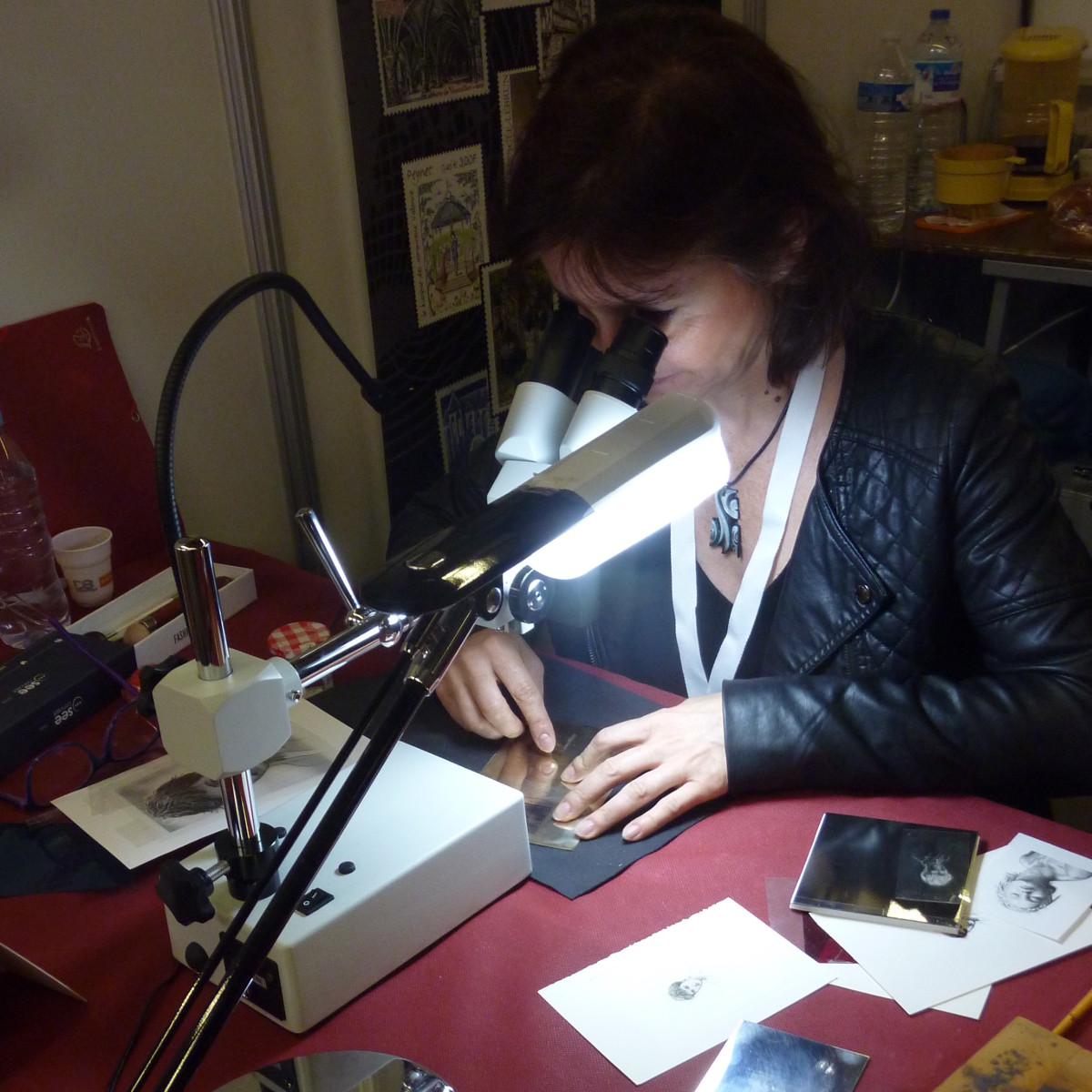 Démonstration de gravure par Sophie Beaujard à Sorgues, Vaucluse