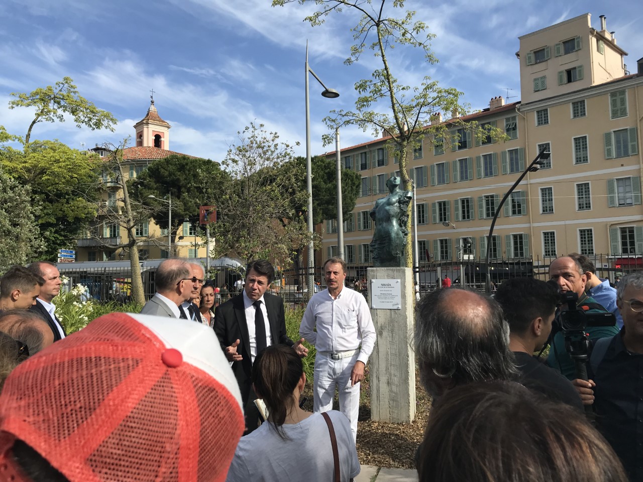 Cyril de La Patellière inaugure une sculpture en bronze à Nice