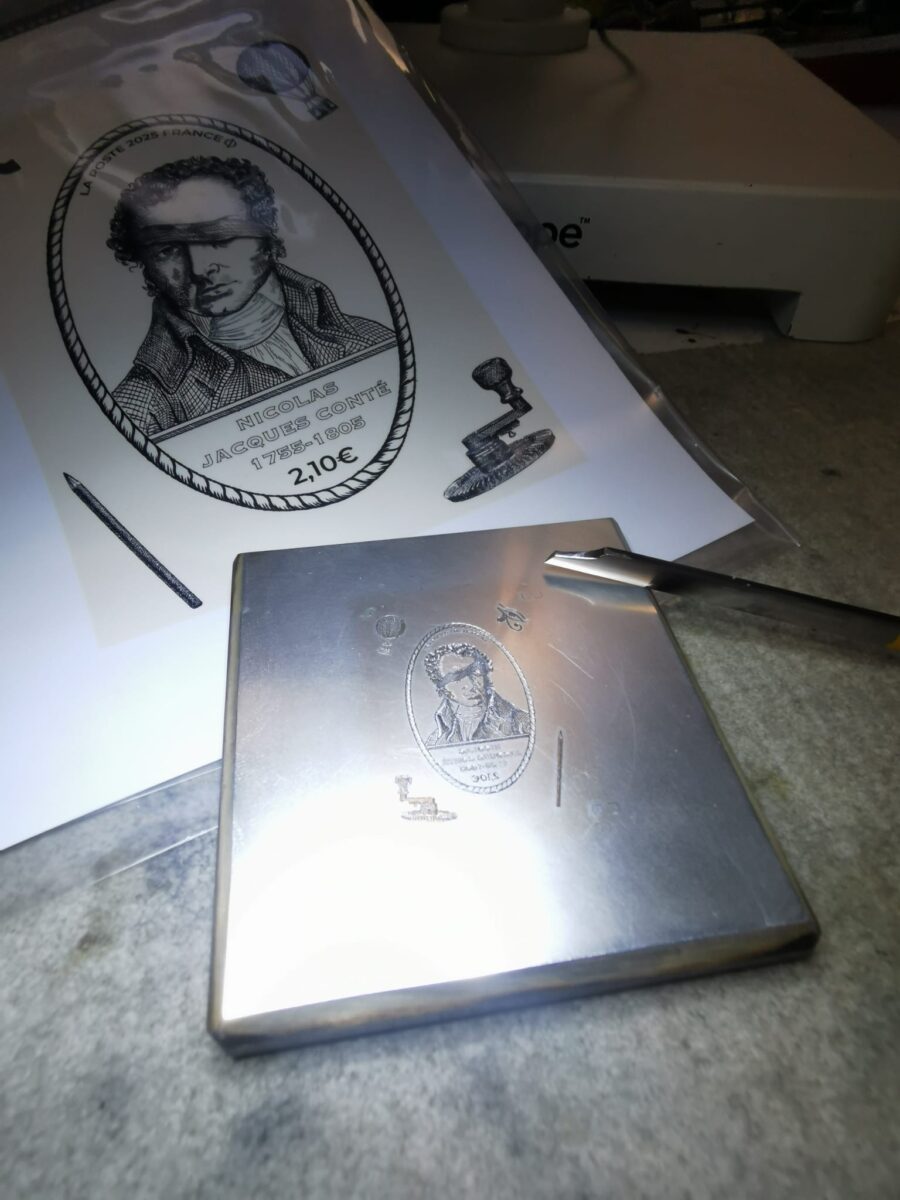 poinçon du timbre Nicolas-Jacques Conté 2025 © photo Louis Genty