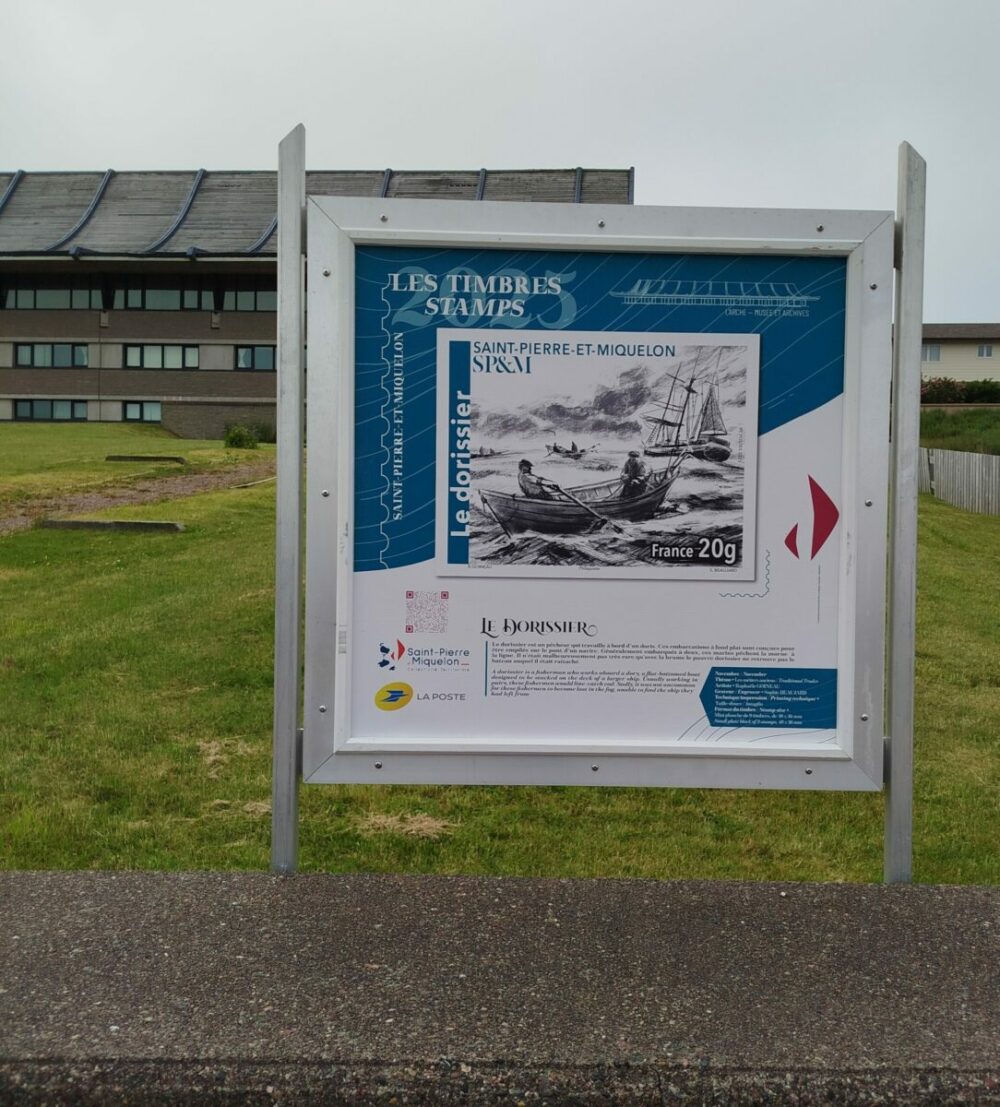 Panneau philatélique présentant le timbre émis dans l'année, devant le Musée de l'Arche, Saint-Pierre, Saint-Pierre-et-Miquelon (© Ph Y. Abraham)